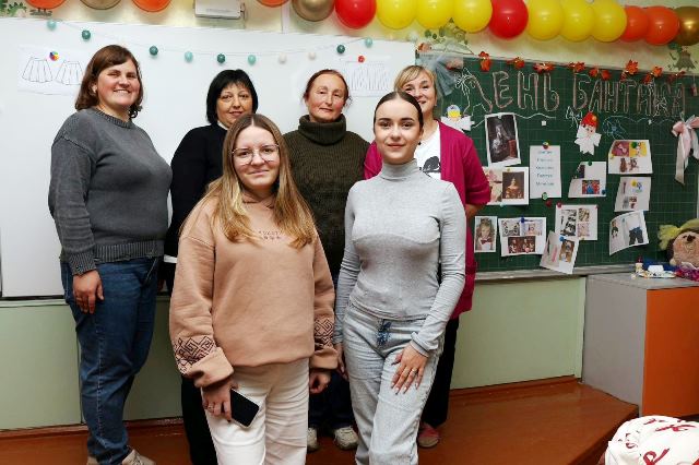  . Ми з учителькою Лілією Роговською).jpg